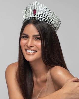 A mulher trans filipina Fuchsia Anne Ravena, vencedora do Miss International Queen 2022.